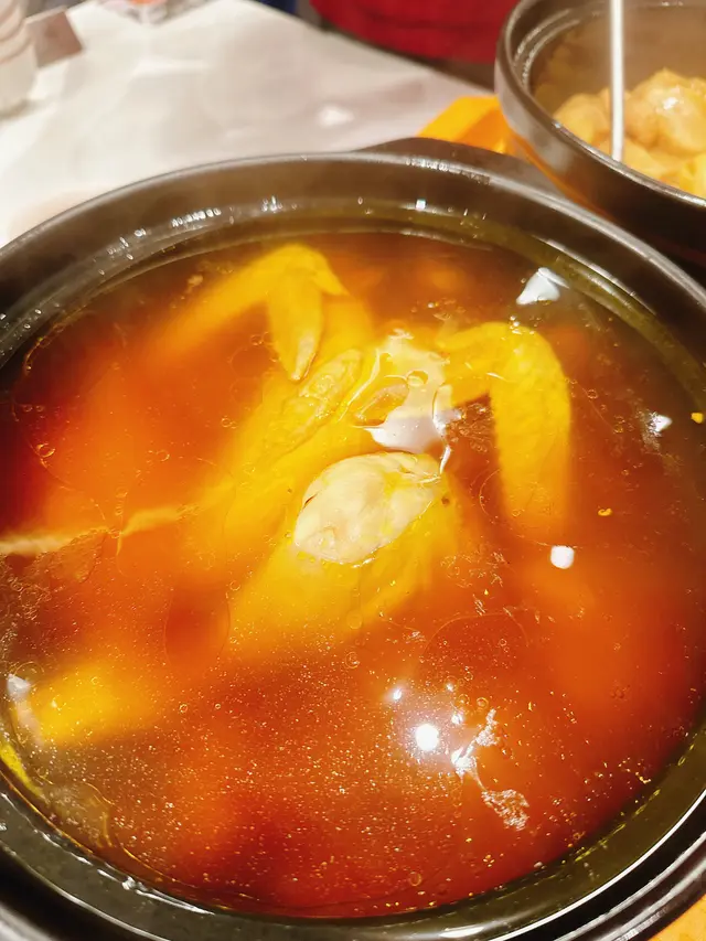 北菇蟲草花燉雞湯