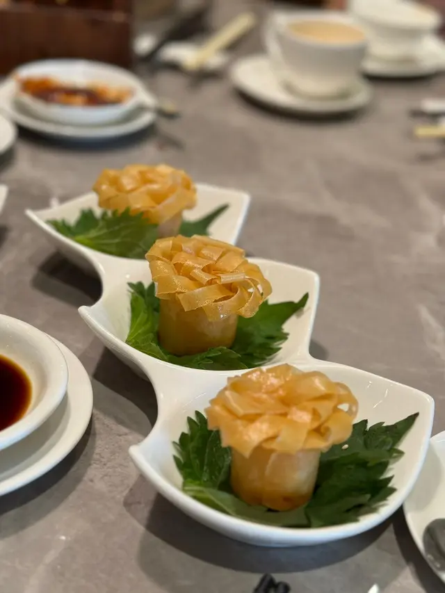 鮮蝦菊花脆春捲