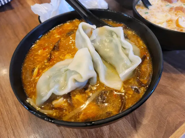 酸辣餃子上海麵