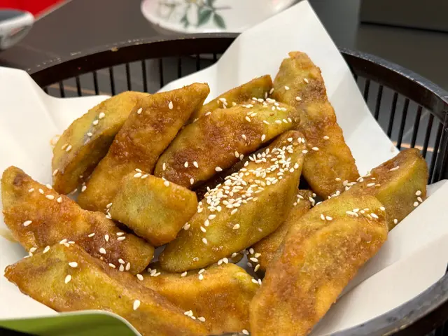 這份真的不能不愛 是茄子 是不是看不出～～ 冰川茄子是來自雲南近雪山的茄子
甜脆冰川茄子 外面一層薄薄的脆糖 而𥚃面真的很軟到不行✋牙齒也不用 誰不愛