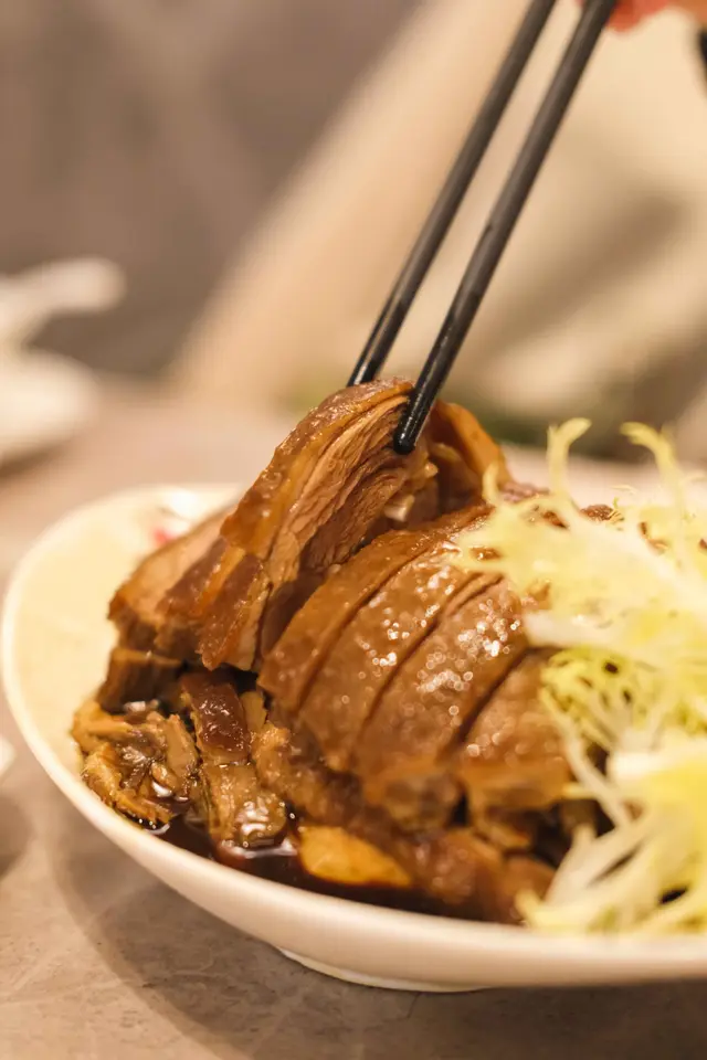 鵝片好入味,肉嫩唔鞋身。墊底嘅豆腐都好出色。不過食多幾舊就會偏鹹。