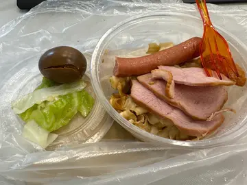 煙鴨胸肉刀削麵