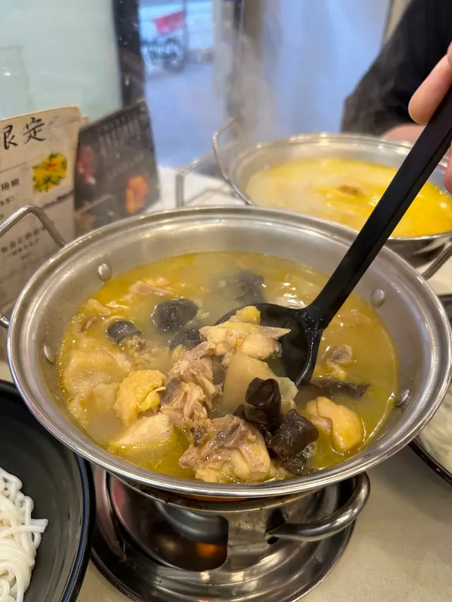 藥膳黃酒雞湯米線