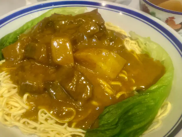 咖哩牛腩撈伊麵