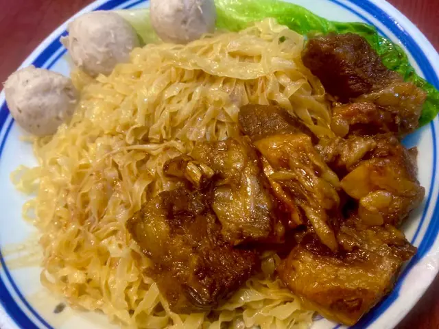 胡椒豬肚丸牛腩撈粗麵