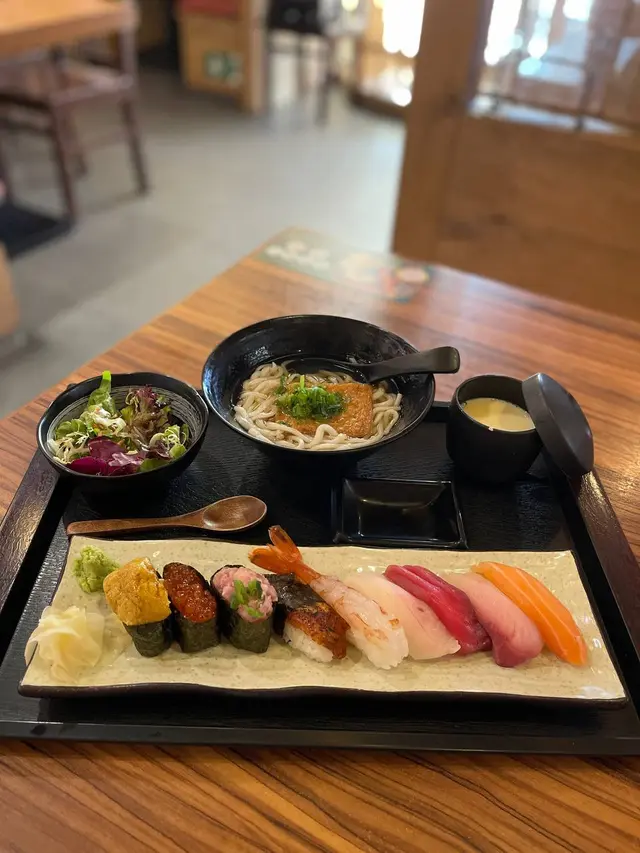 九品壽司盛配油揚稻庭烏冬定食