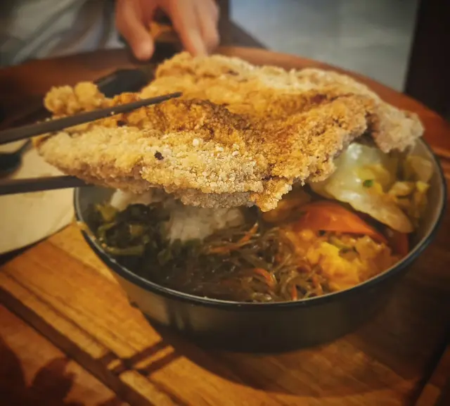 香酥排骨便當