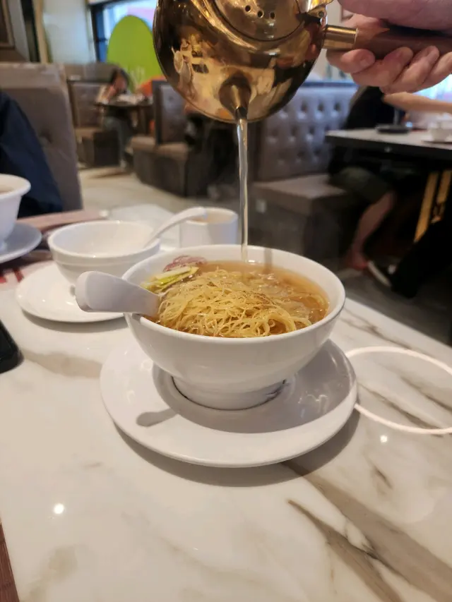 上湯雲吞麵