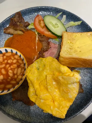 谂住试吓佢地早餐，但口味都偏油、偏咸味，我地都冇食晒