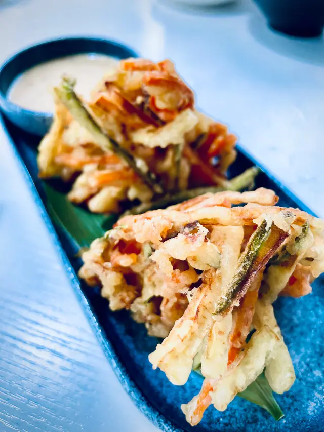 天婦羅綜合蔬菜球配特製醬汁