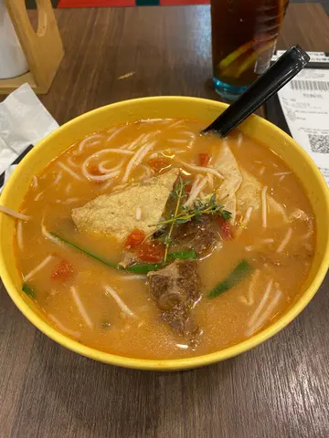 釀豆腐豬軟骨配胡椒蕃茄湯