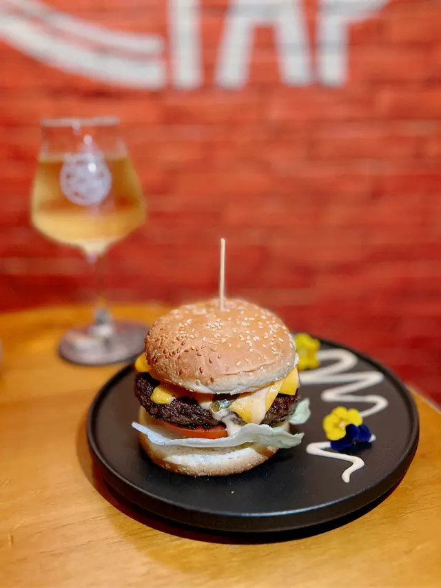 芝士煙肉安格斯牛肉堡