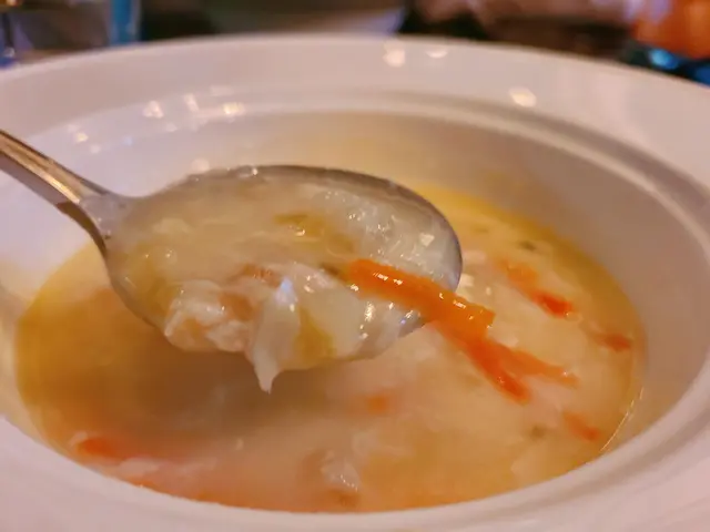 花膠魚蓉蟹肉湯