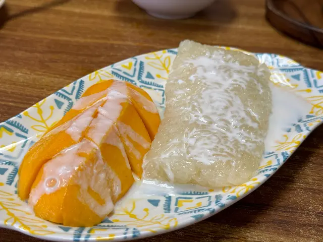 個飯熱辣辣，好少泰菜館會有熱辣辣糯米飯，因為熱辣辣更軟糯