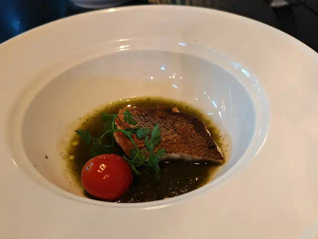 鮮鱸魚柳酸甜香草汁