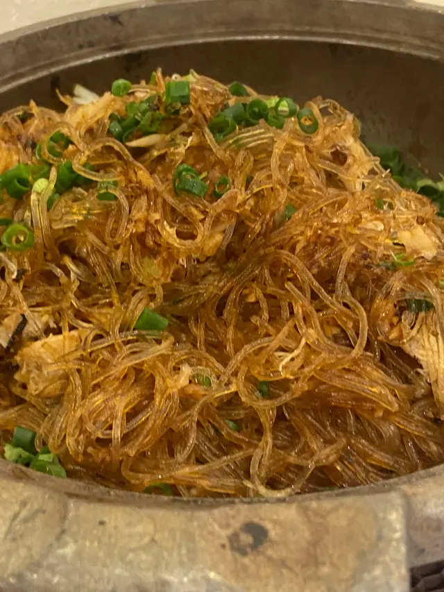 雖然賣相平平，但係粉絲炒得好乾身，一啲都唔油膩，加埋啲蟹肉好好食。￼