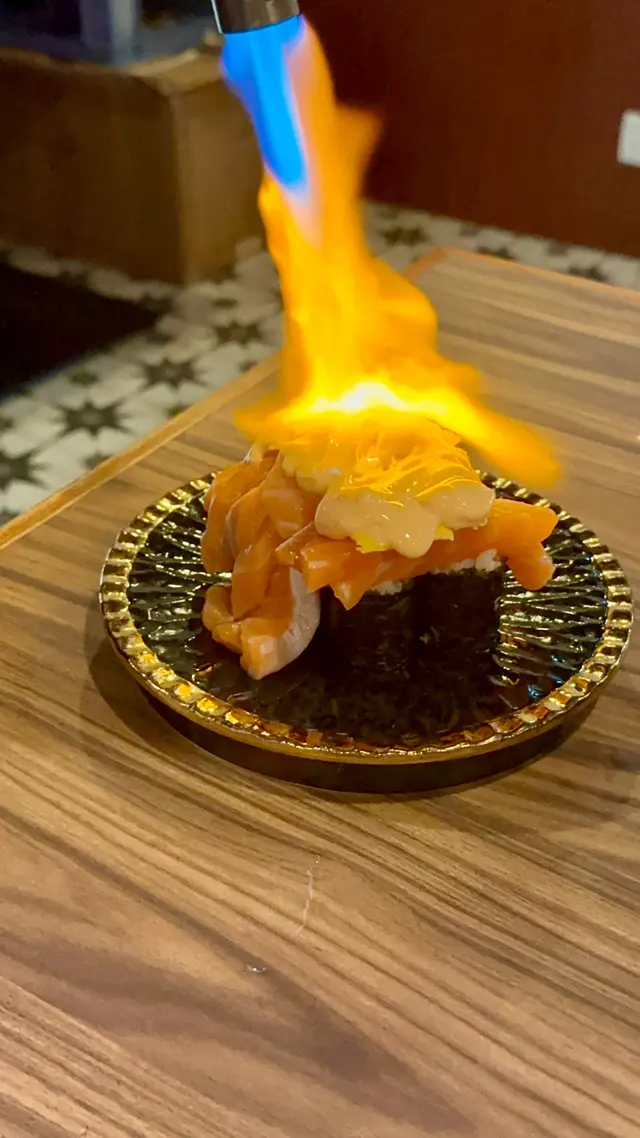 三文魚層層疊