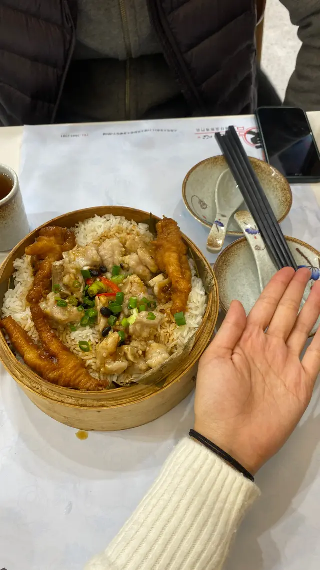 鳳爪排骨荷葉飯