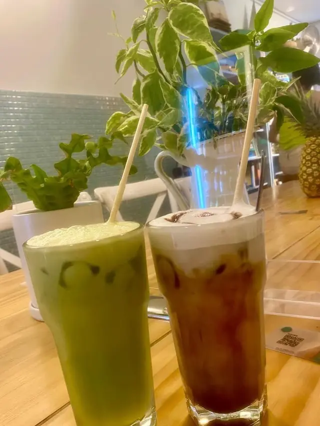 青瓜雪梨汁、凍朱古力咖啡
