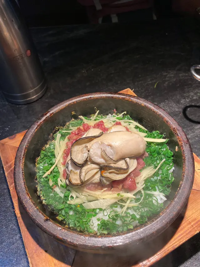 生蠔牛肉石頭鍋飯