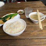 午餐選了沙薑雞飯，味道不錯。￼