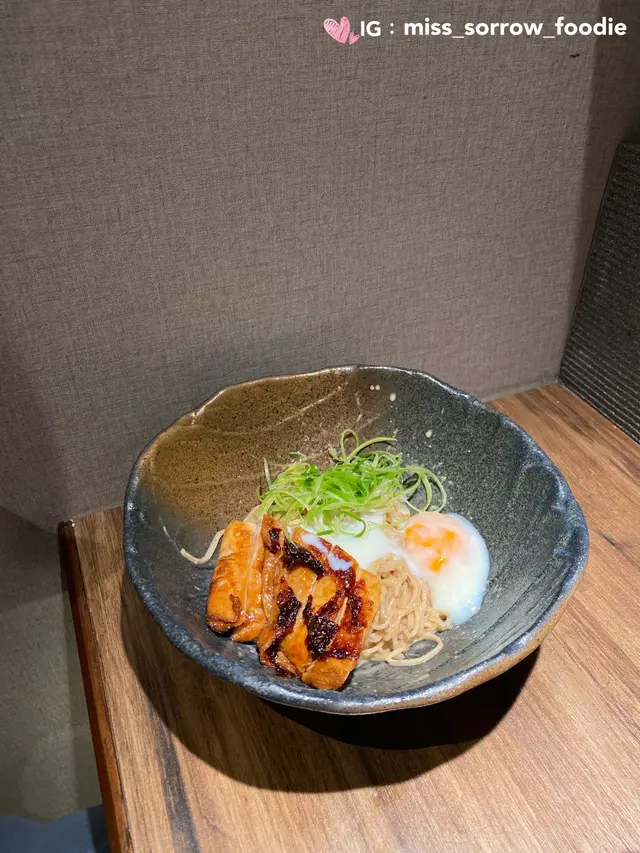 胡麻醬燒雞腿拌麵