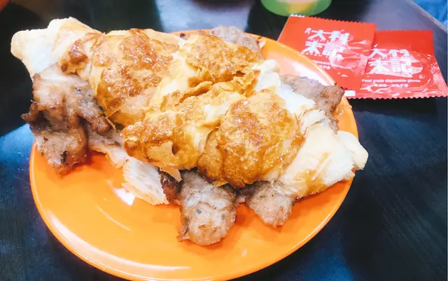 豬扒菠蘿牛角包