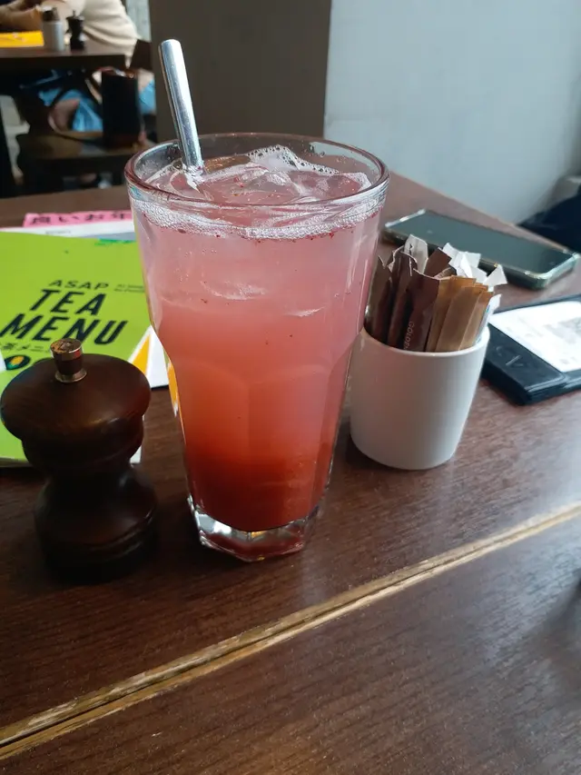 凍草莓果肉梳打到