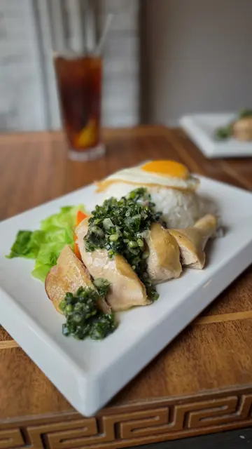 葱油煎蛋鸡髀饭