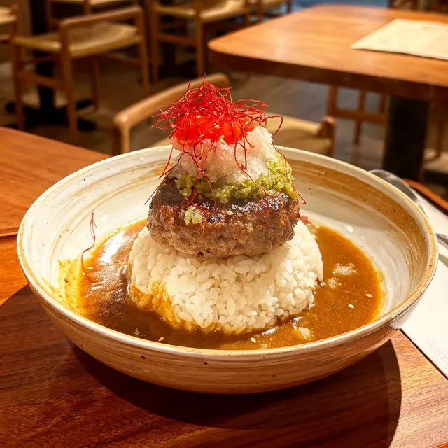 招牌手打和牛漢堡蘭王蛋飯