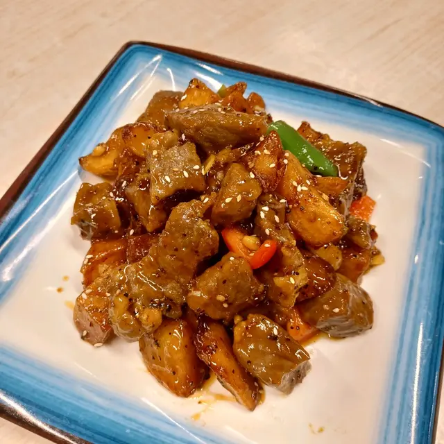 蜜椒薯仔牛柳粒