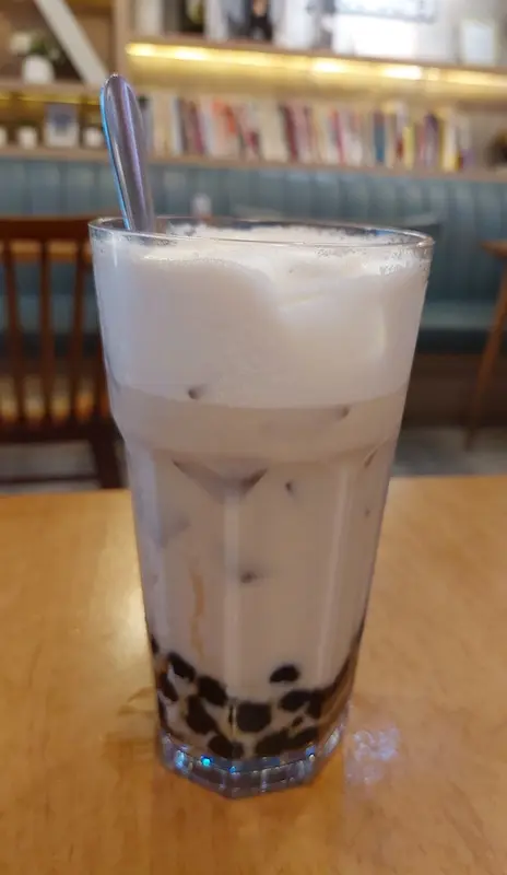 炭燒烏龍珍珠鮮奶茶