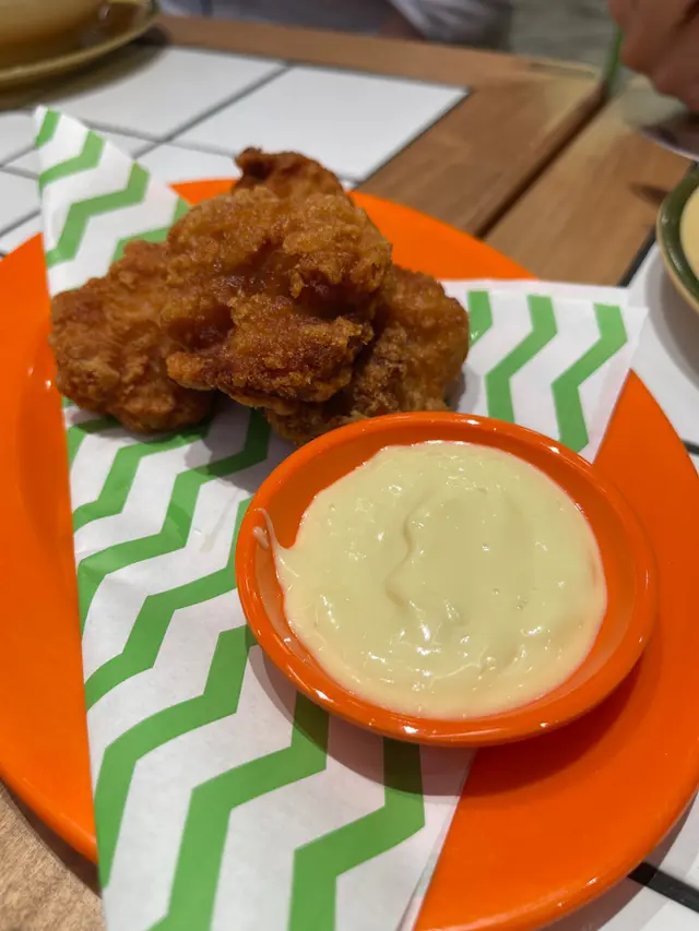 炸雞配貓山王榴槤醬