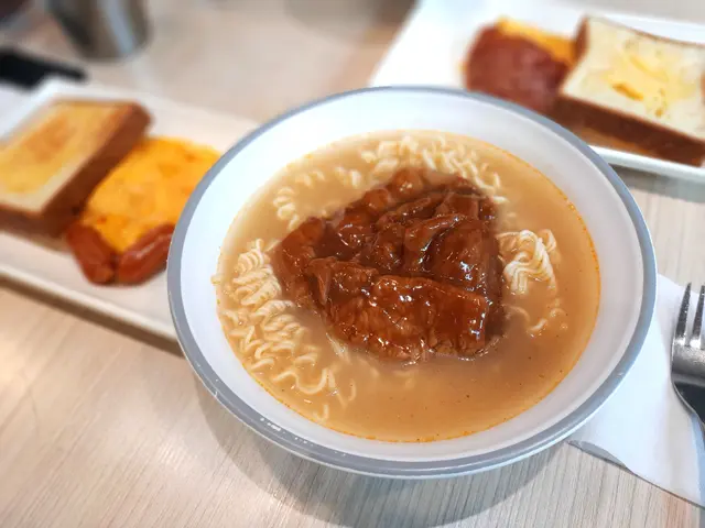 特濃沙嗲牛肉公仔麵