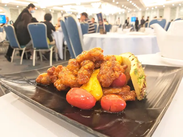 鮮菠蘿拔絲咕嚕肉