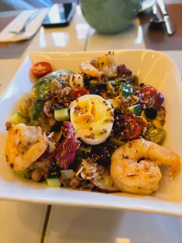 沙律碗伴自家蜂蜜刁草油醋汁