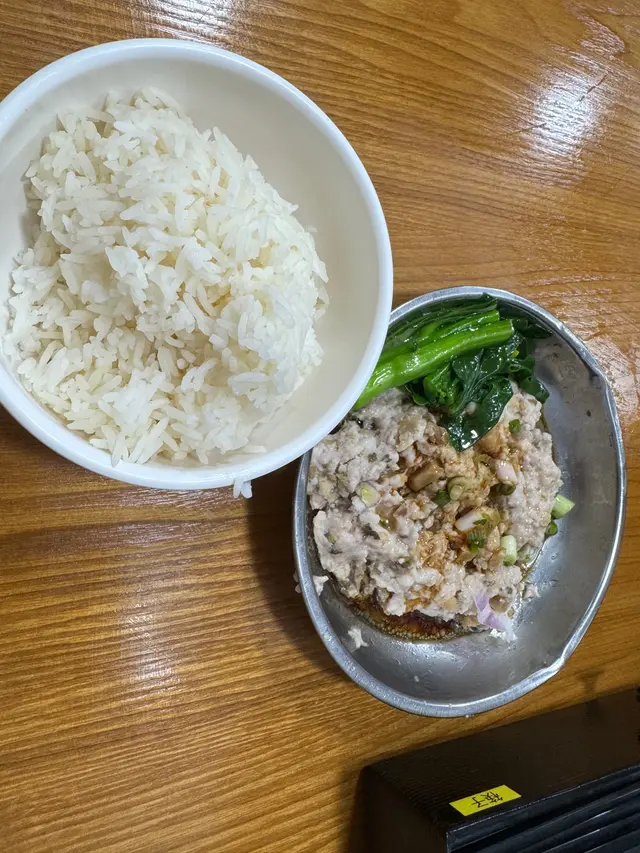 梅菜蒸/ 櫻花蝦肉餅飯