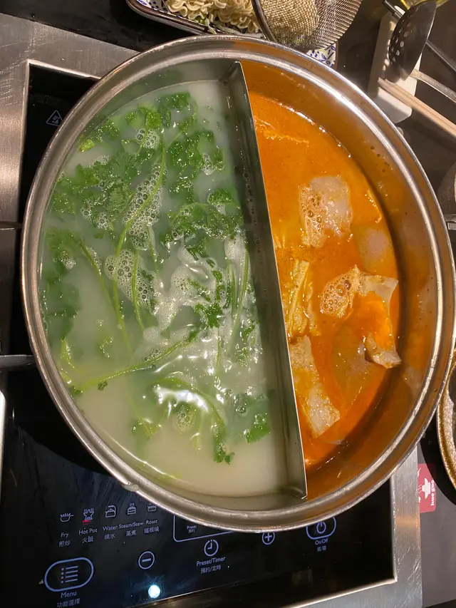 芫茜皮蛋及沙嗲湯底