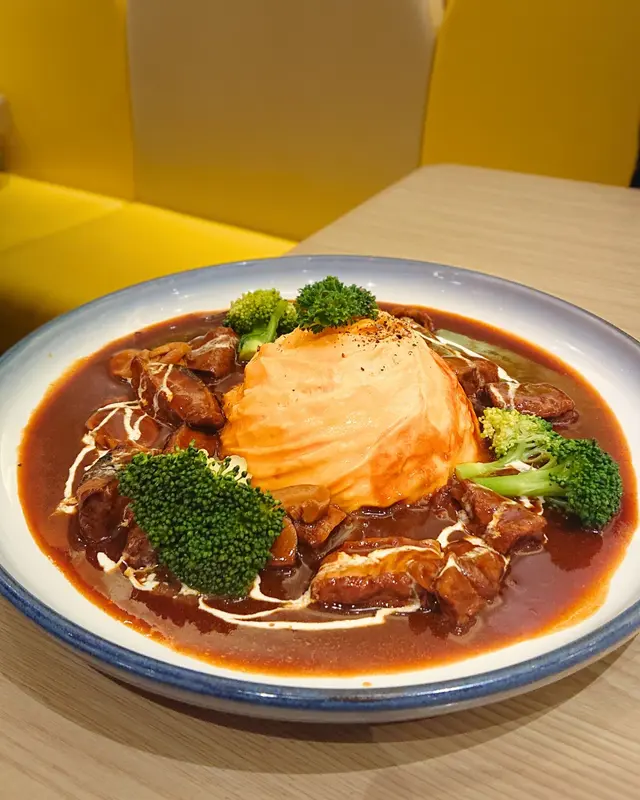 燉牛肉蛋包飯