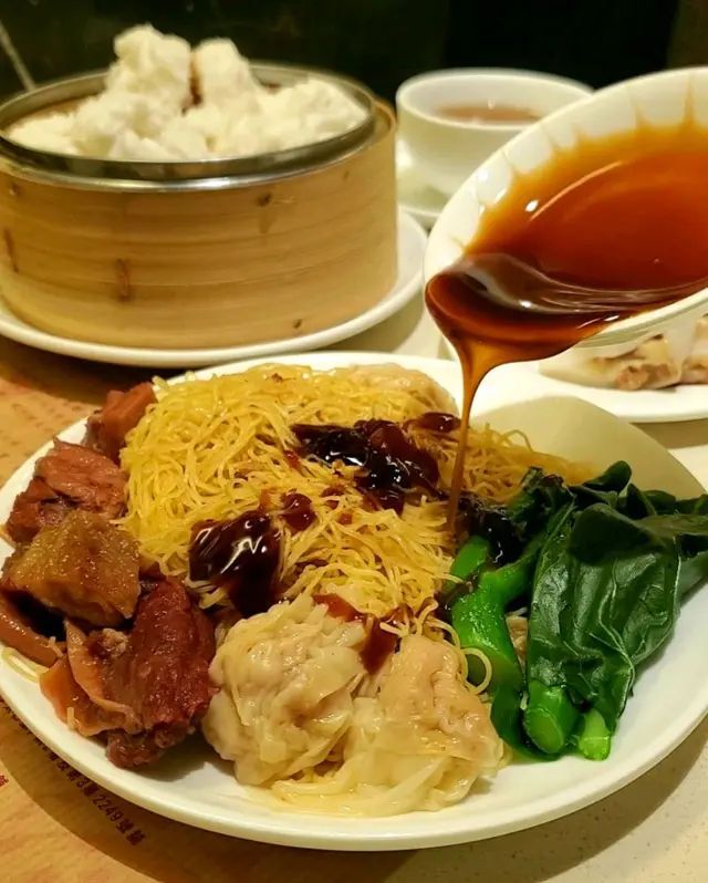 柱侯靚牛腩撈麵拼雲吞
