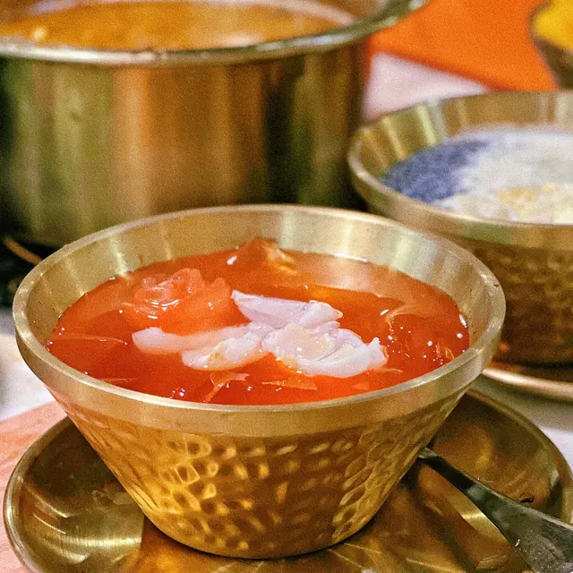 蜂蜜玫瑰冰涼粉就係解辣必備,蜂蜜玫瑰又香又甜,冰涼粉好解辣!🌹