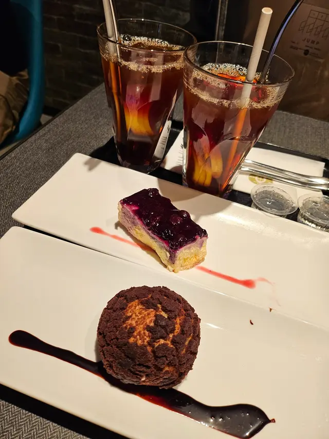 脆皮朱古力泡芙,藍莓芝士餅 (低糖)