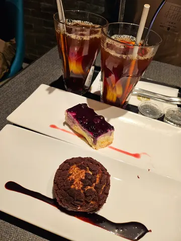脆皮朱古力泡芙，蓝莓芝士饼 (低糖)