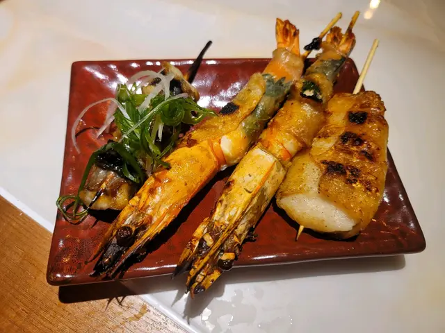 雞皮墨魚滑$38、 紫蘇雞皮蝦$96、 日式燒白鱔$48