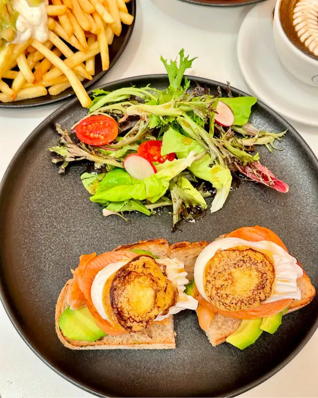 煙三文魚牛油果班尼迪克蛋