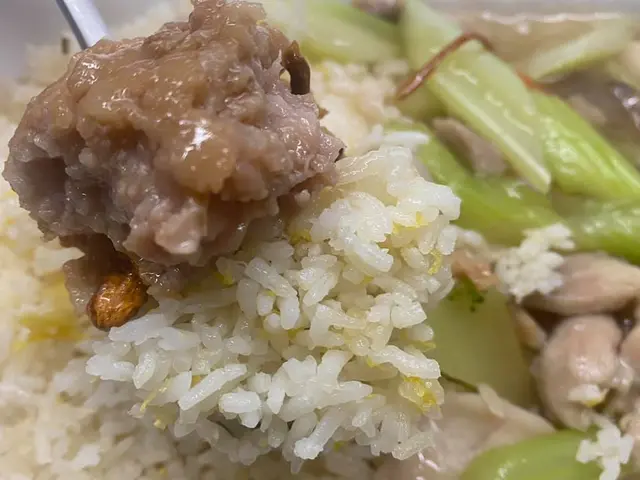 蟲草花土魷蒸肉餅西芹雞柳飯炒底