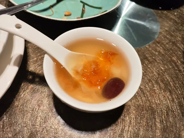 冰糖雪耳桃膠糖水