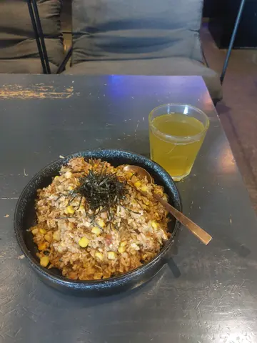 馒鱼炒饭 够汁 够味 够大份 饭有点糊