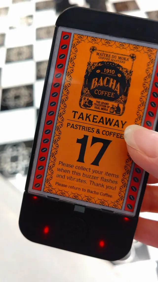 付款時，店員隨即給予電子儀器，閃亮紅燈便取得