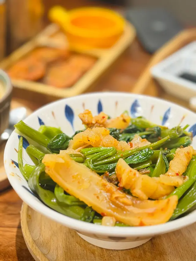 麻辣玻璃魷魚通菜